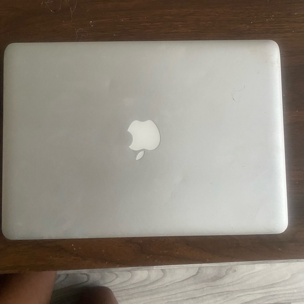 Apple Silver MacBook Pro Laptop Sleek Design